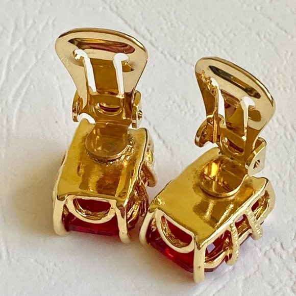 Vintage Red Glass Jewel Cut Gold Plated Clip On Earrings 1970s Made in USA New - Picture 5 of 12